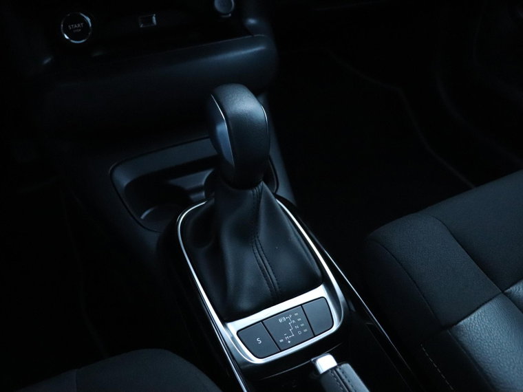 Vehicle Image 25