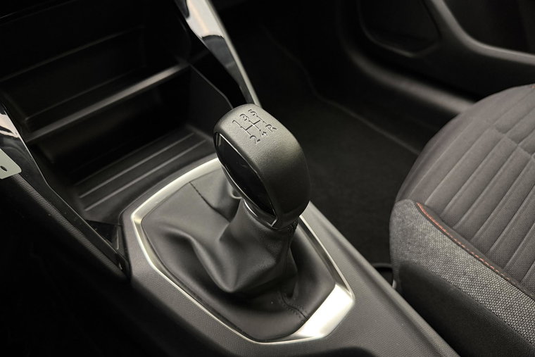 Vehicle Image 24