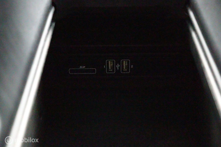 Vehicle Image 42