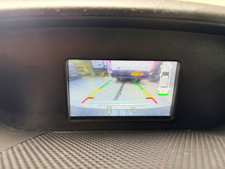 Vehicle Image 25