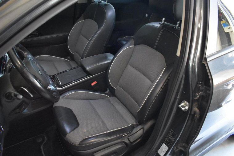 Vehicle Image 12