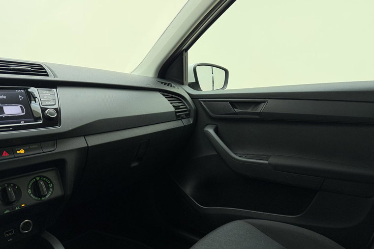 Vehicle Image 23