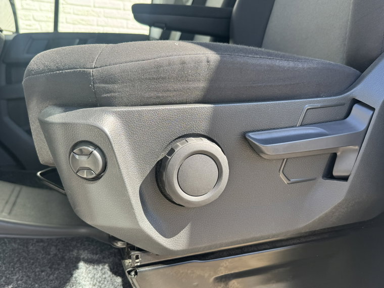Vehicle Image 38