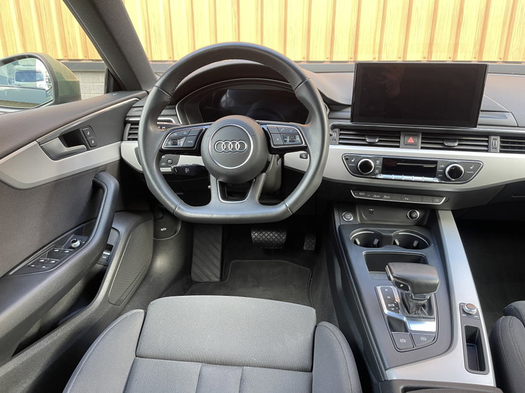 Vehicle Image 9