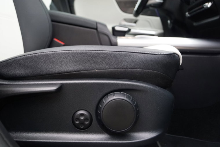 Vehicle Image 30