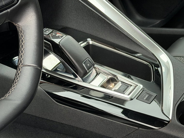 Vehicle Image 32