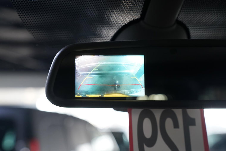 Vehicle Image 25