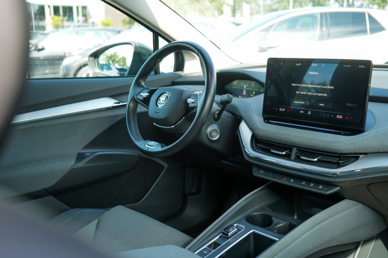 Vehicle Image 36