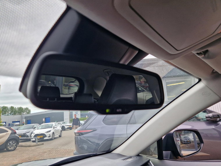 Vehicle Image 25