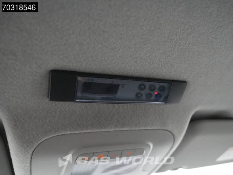 Vehicle Image 28