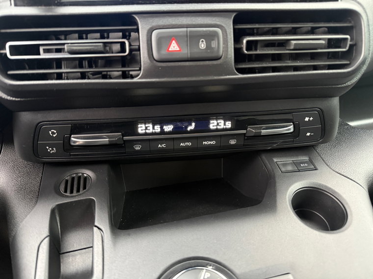 Vehicle Image 24