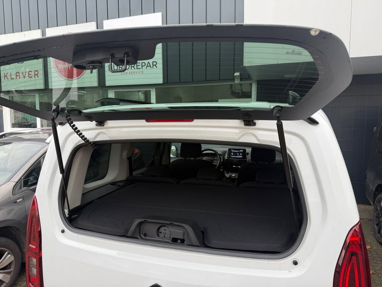 Vehicle Image 32