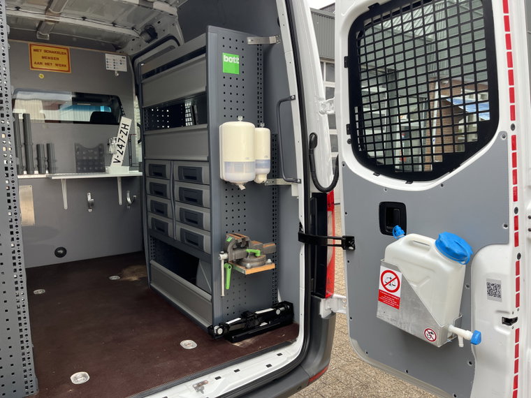 Vehicle Image 18