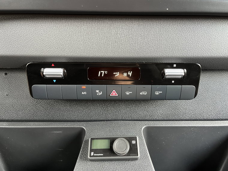 Vehicle Image 40