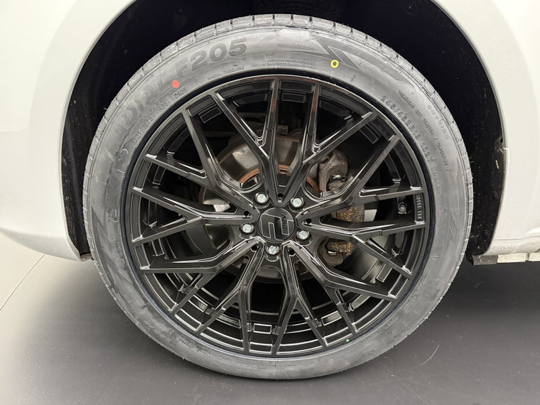 Vehicle Image 23