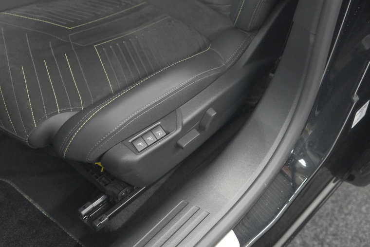 Vehicle Image 32