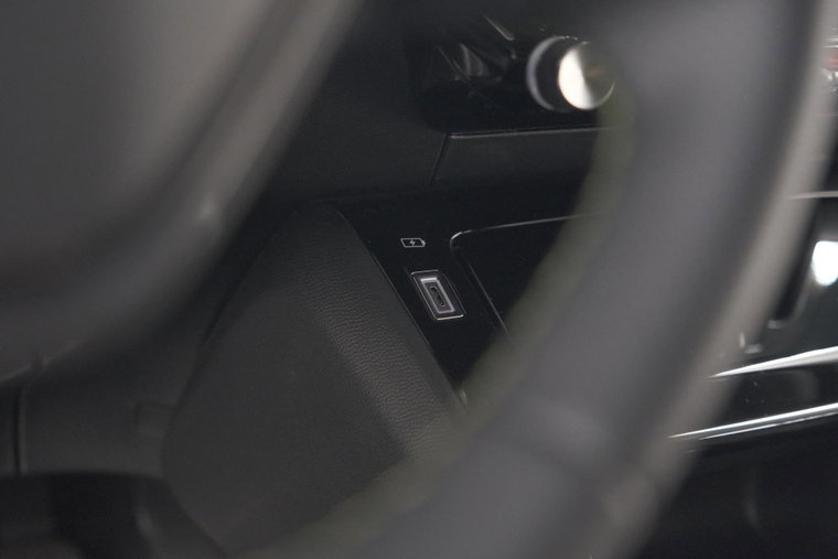 Vehicle Image 52