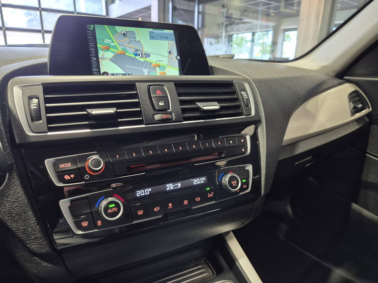 Vehicle Image 38