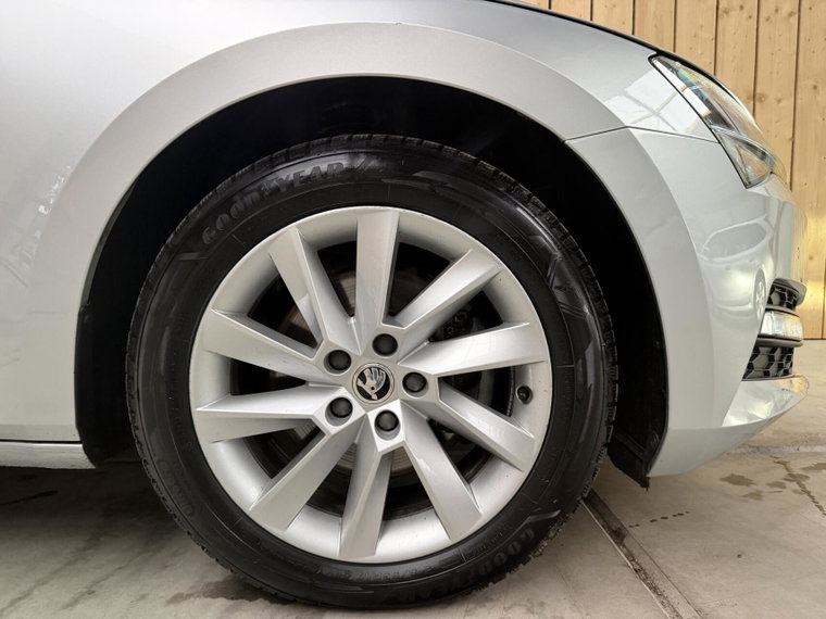Vehicle Image 40