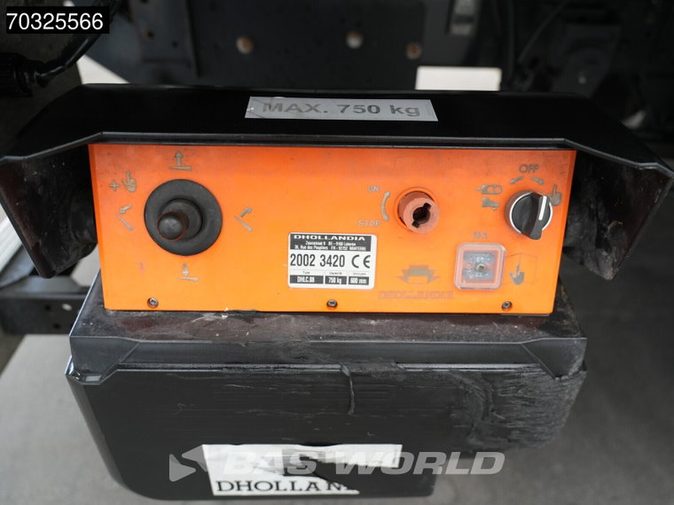 Vehicle Image 22