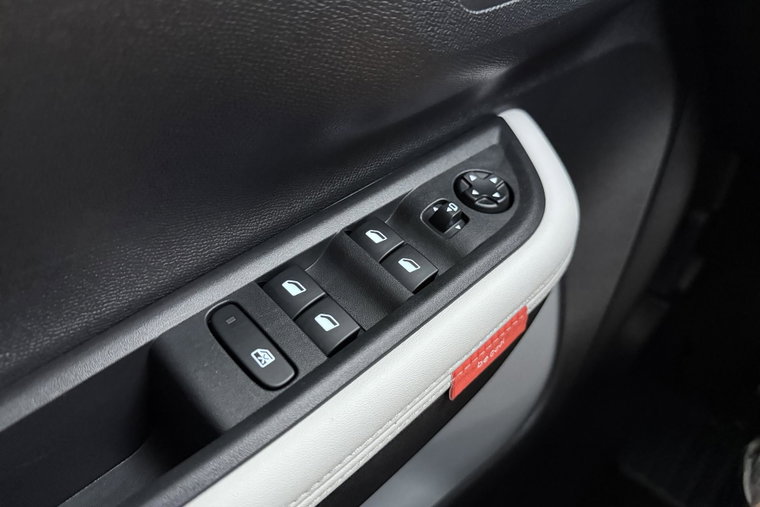 Vehicle Image 22