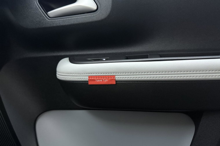 Vehicle Image 26