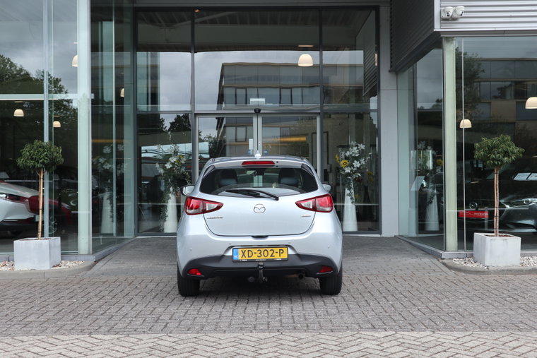 Vehicle Image 25