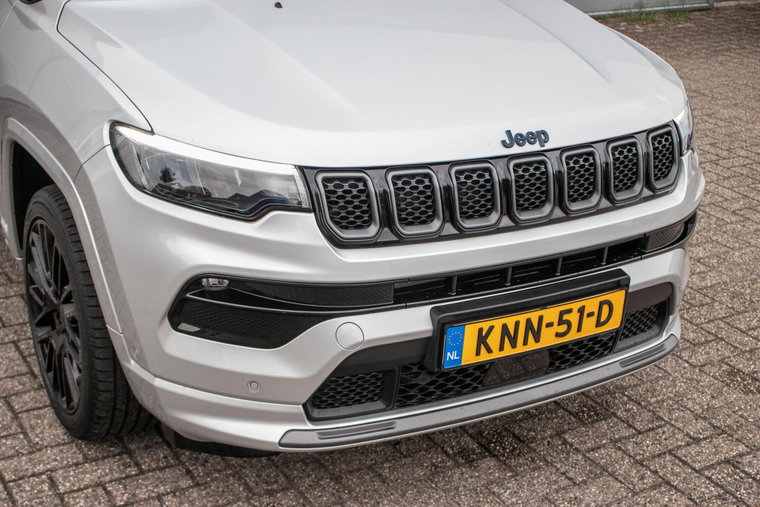 Vehicle Image 32