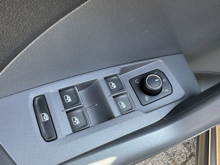 Vehicle Image 24