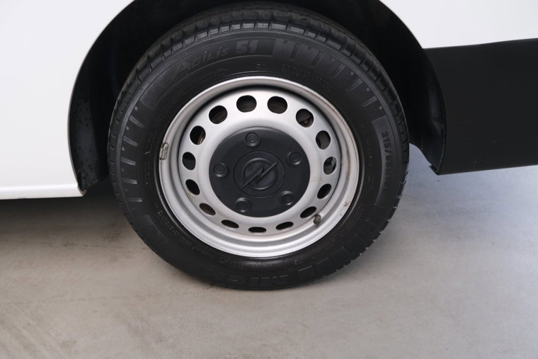 Vehicle Image 32