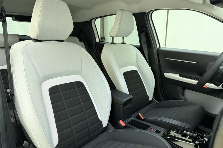 Vehicle Image 13