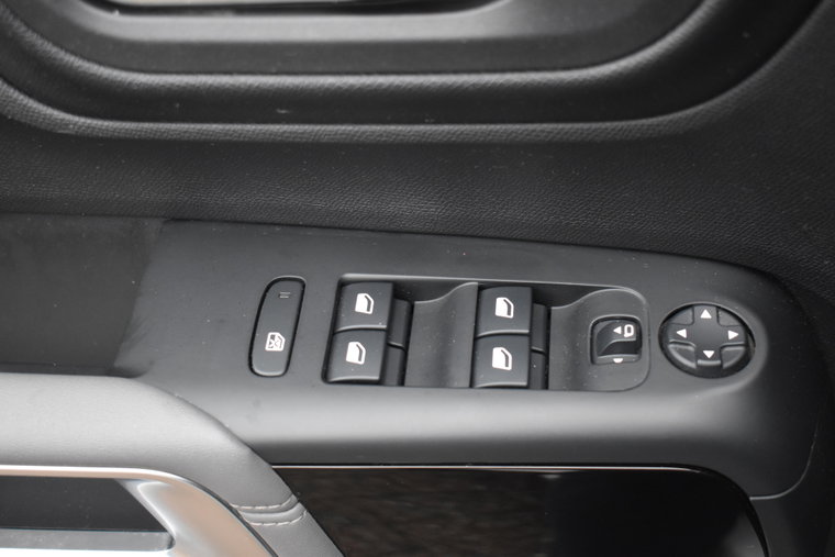 Vehicle Image 25