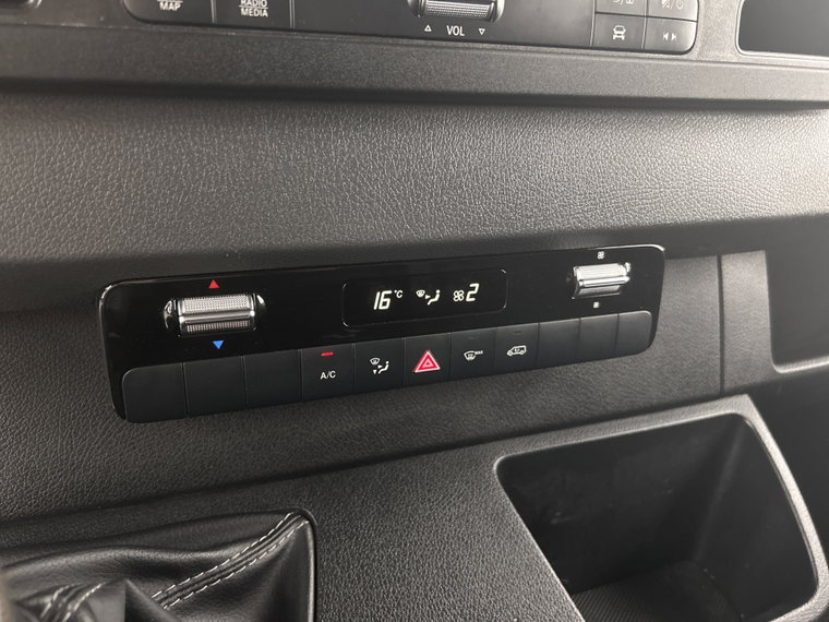 Vehicle Image 27