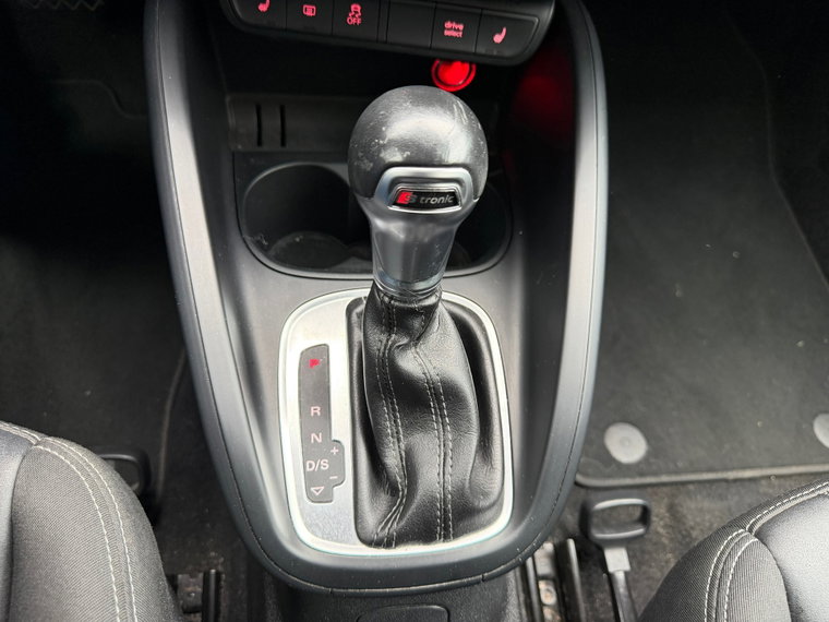 Vehicle Image 25