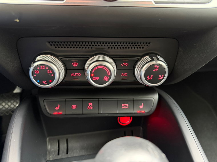 Vehicle Image 26