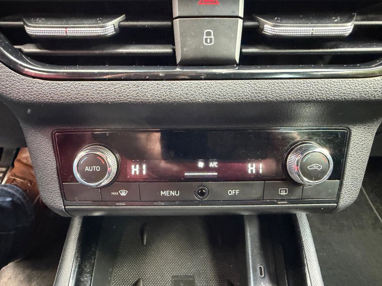 Vehicle Image 29