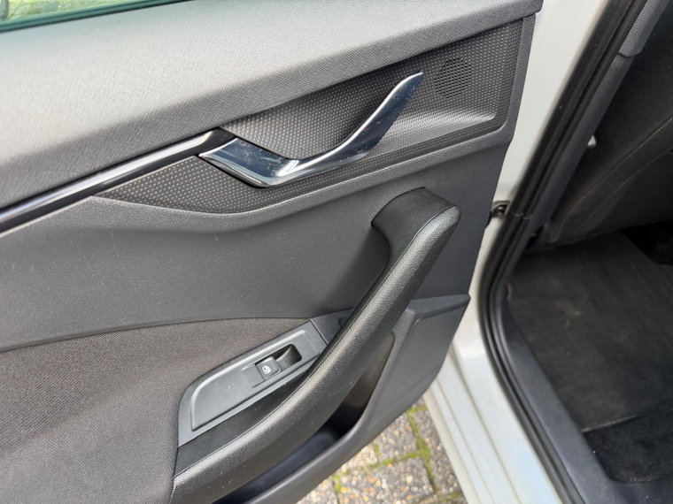 Vehicle Image 33
