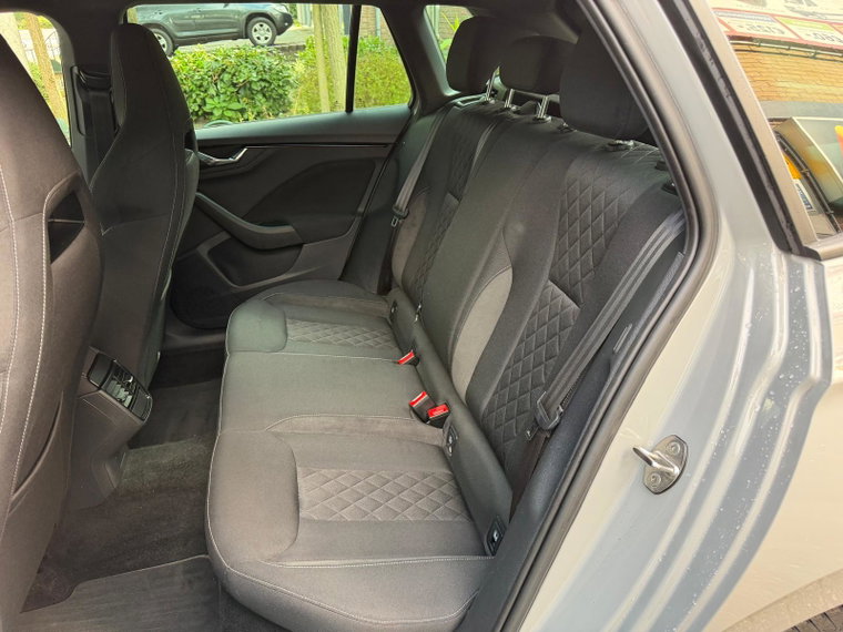 Vehicle Image 35