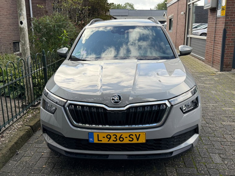 Vehicle Image 6