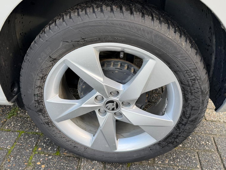 Vehicle Image 45