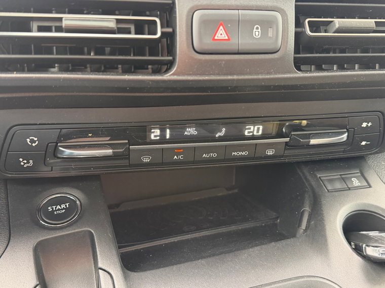 Vehicle Image 26