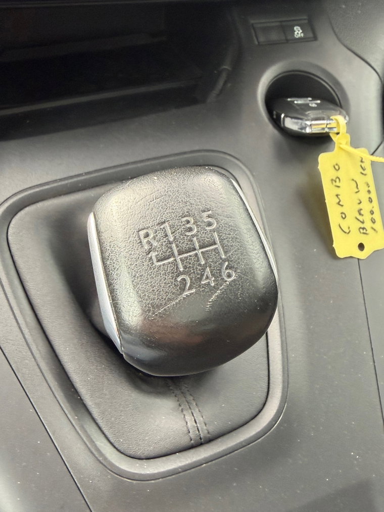 Vehicle Image 27