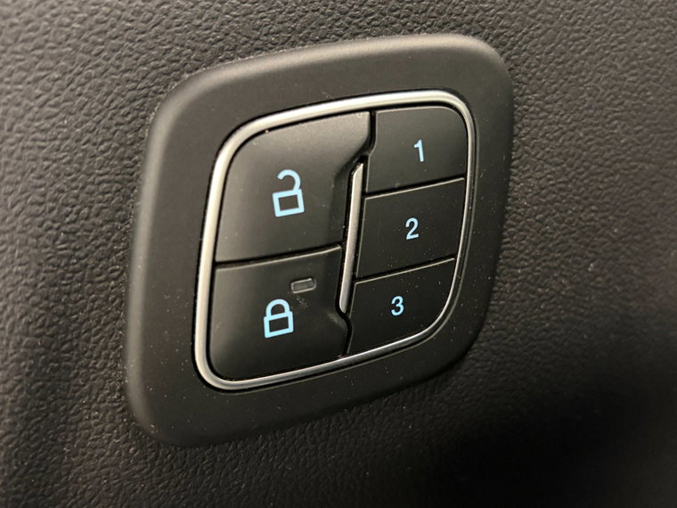 Vehicle Image 25
