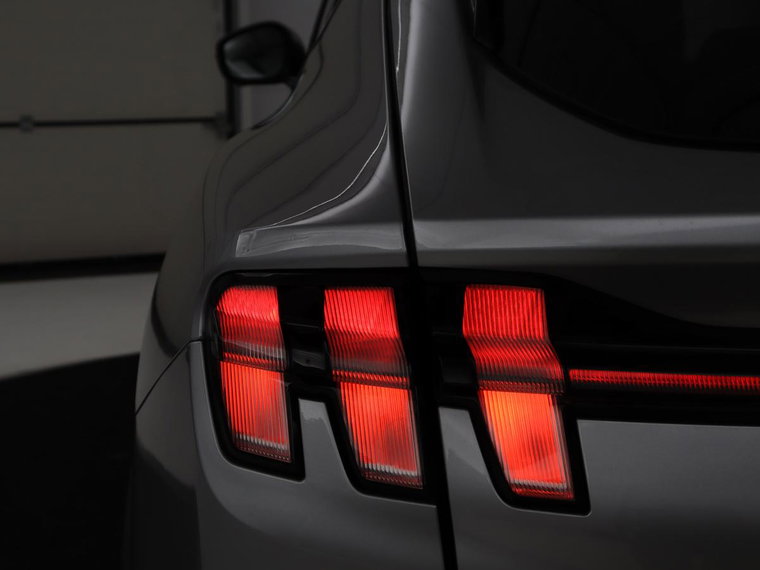 Vehicle Image 38