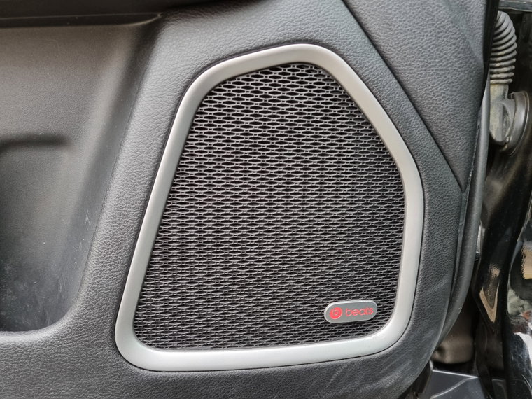 Vehicle Image 25