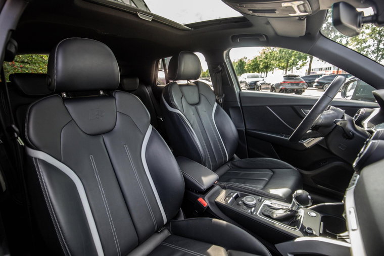Vehicle Image 12