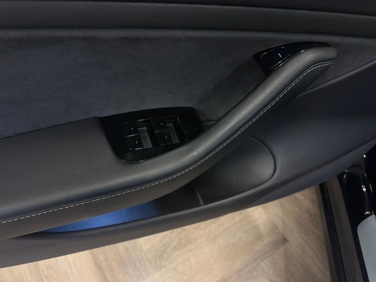 Vehicle Image 28