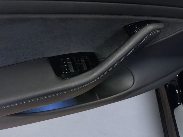 Vehicle Image 34