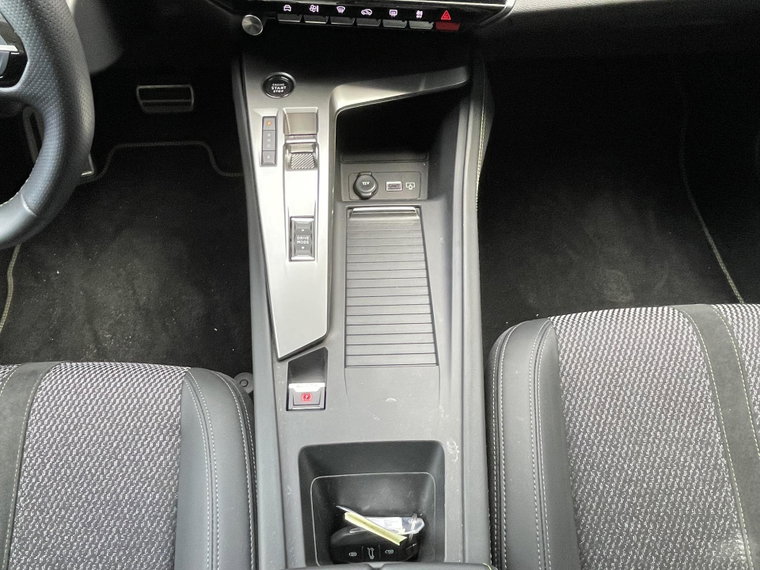 Vehicle Image 32