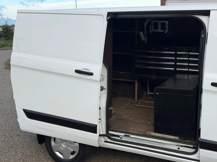 Vehicle Image 9